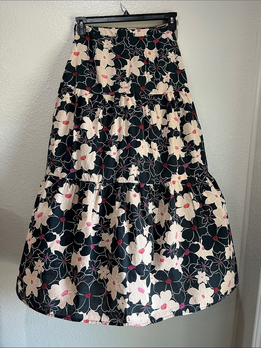 Who What Wear Black Floral Tiered Maxi Skirt with Cream Pink Flowers Sz 4 TC0814 - Picture 9 of 9